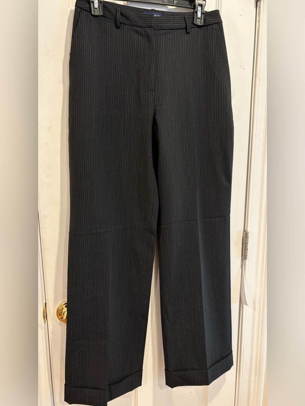 Women’s Ann Taylor Black Pinstripe Boot Cut Dressy Pants. Size 6